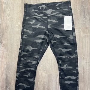 Women’s large Athleta 7/8 Ultimate Stash Pocket pants.